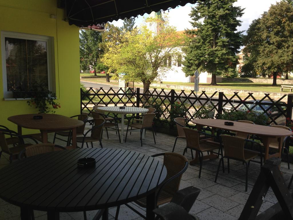 Penzion Krasny Dvur ภายนอก รูปภาพ